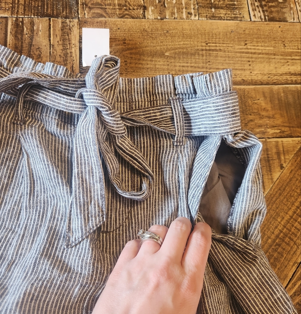 NWT LOFT Stripe Paperbag Pocket Skirt tie Front Gray And White Size 2 - Picture 7 of 9